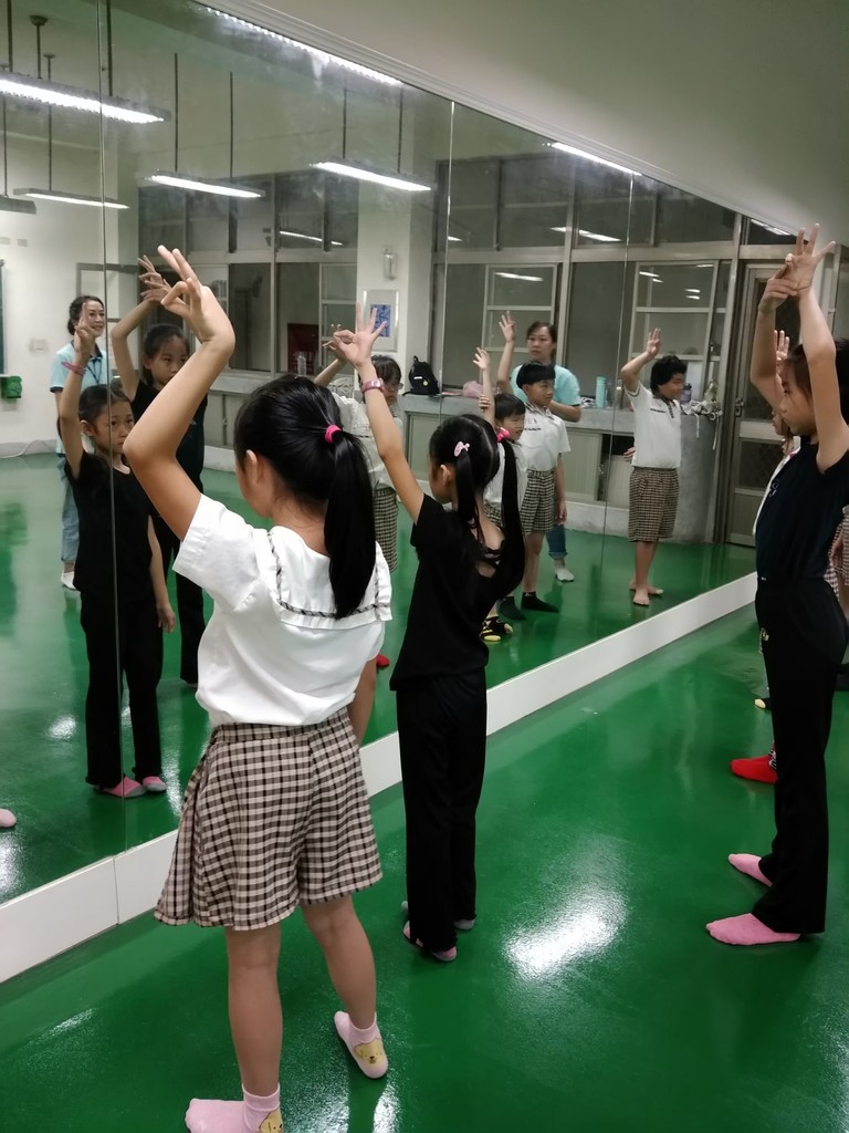 志工指導菁英舞蹈班（圖片2）