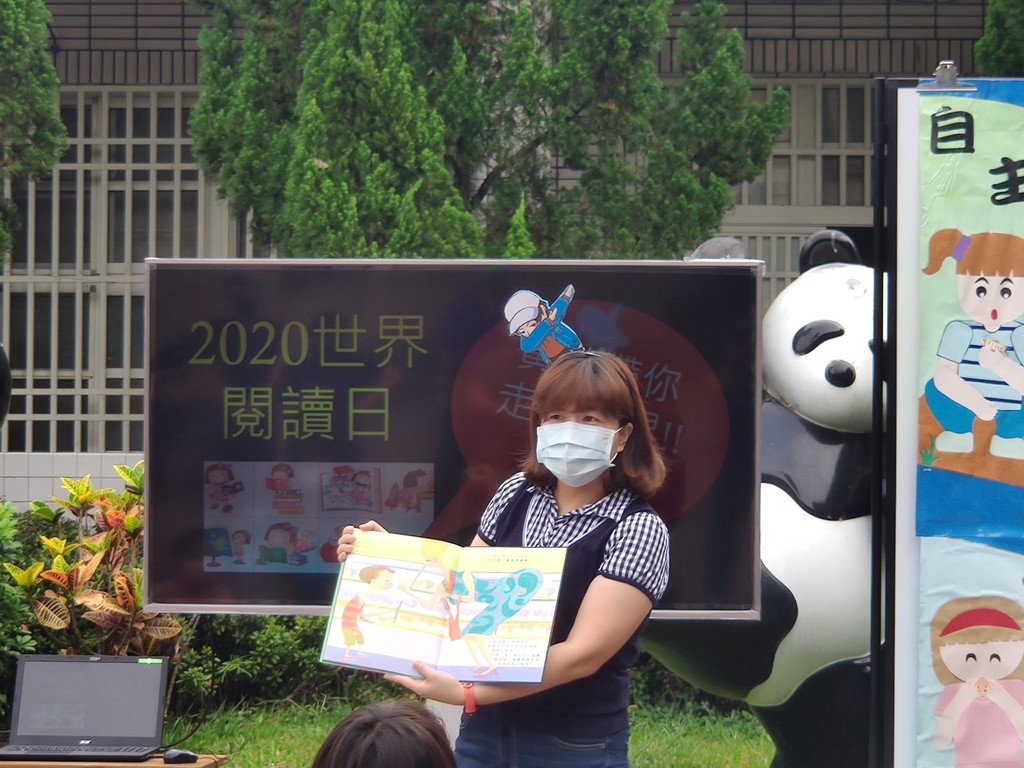 張校長為學生講故事（圖片4）