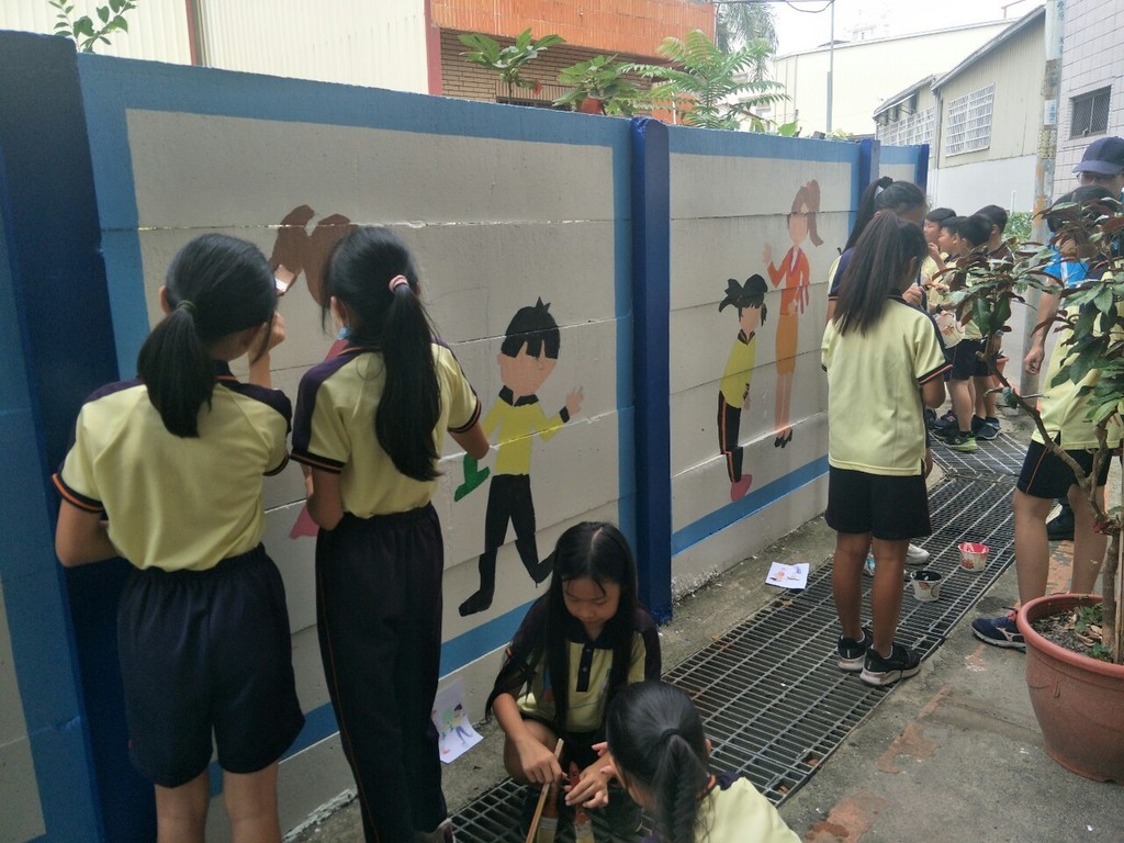 僑忠學生彩繪社區圍牆(一)（圖片2）
