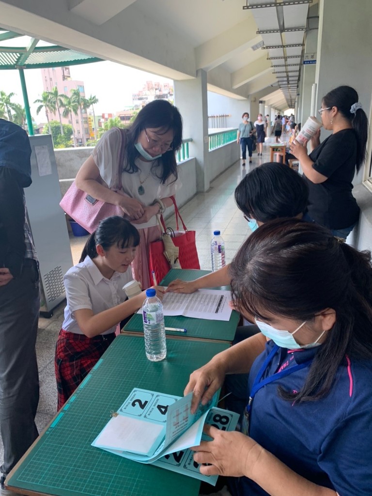 熊老師指導學生參加臺中市語文競賽，榮獲全市閩語演說第一名