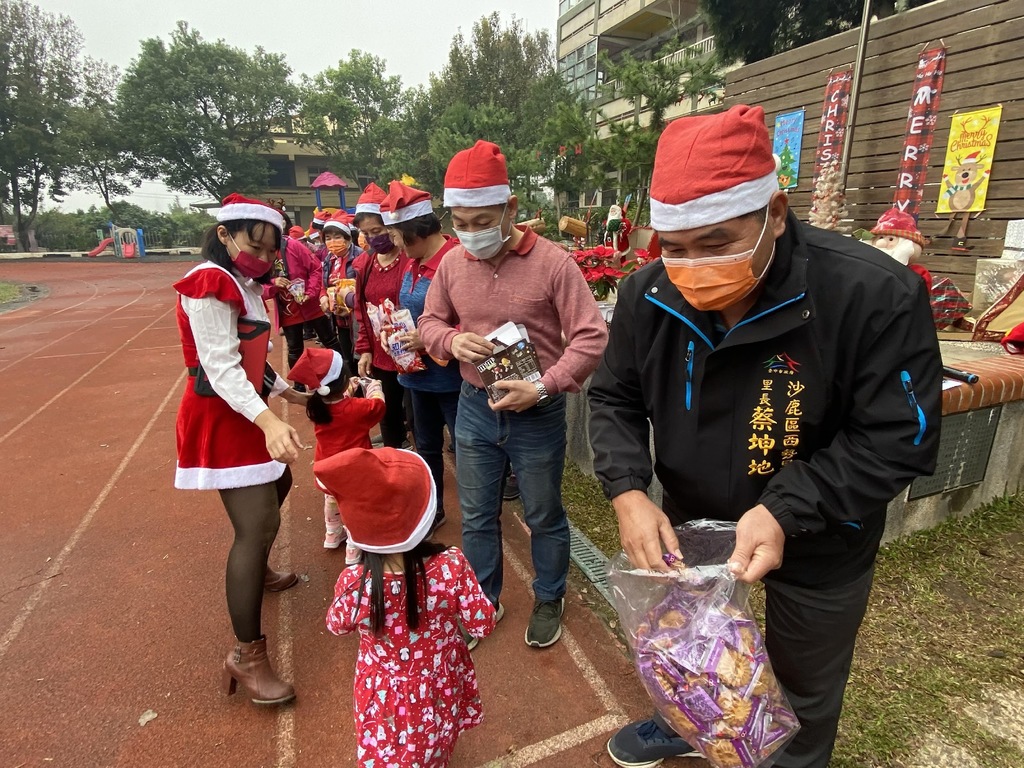 黃淑娟主任規劃社區與學校聖誕節活動（圖片2）