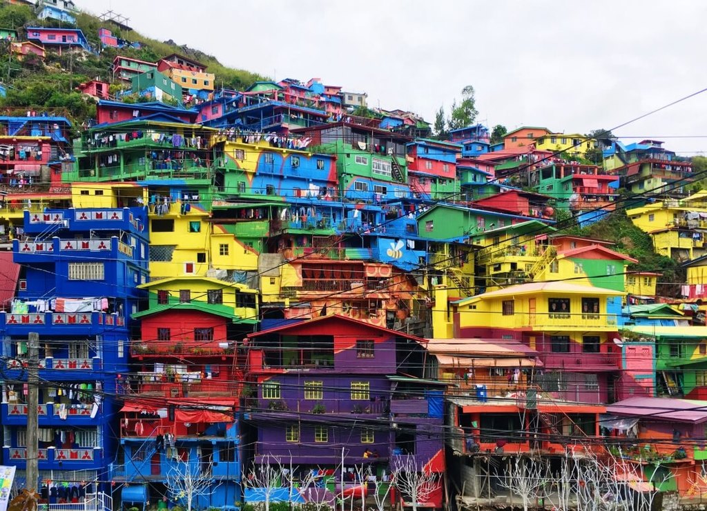 菲律賓碧瑤市五顏六色的住屋
