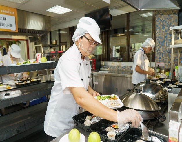 第六屆臺灣學校午餐大賽陳祉妘廚師競賽畫面（圖片4）