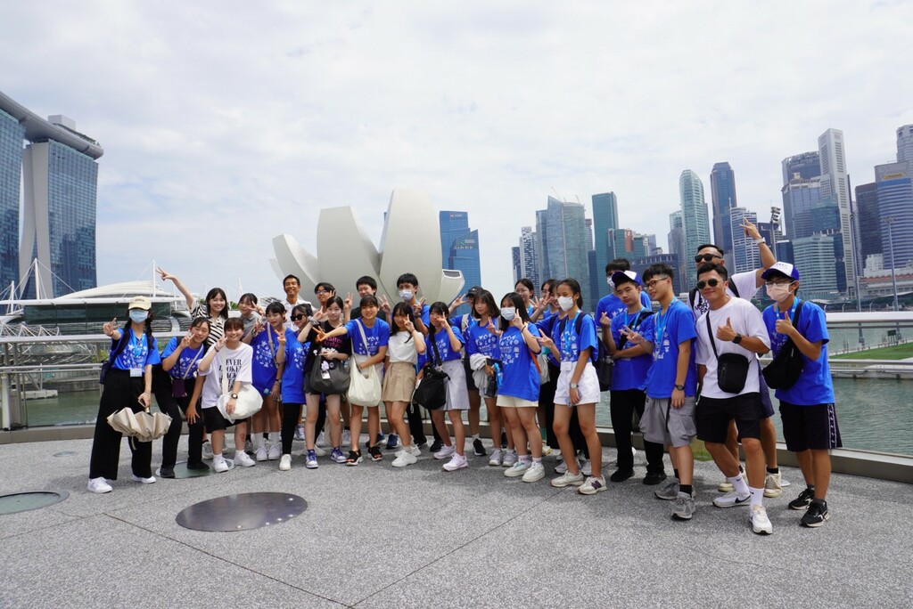 學生參訪新加坡著名景點，透過沉浸式文化體驗，拓展國際視野。（圖片1）