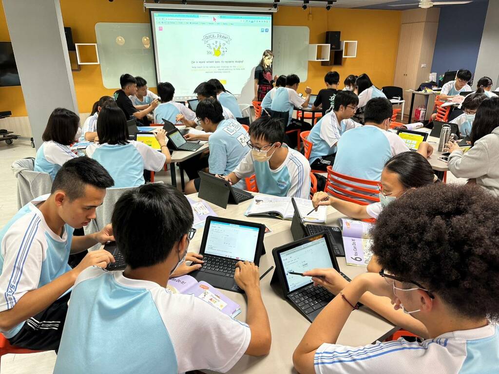 教育部「2023自主學習節」數位公開課，臺中高工老師介紹AI 繪圖辨識網站。（圖片1）