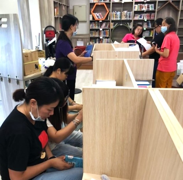 志工協助建置書籍資料打造全臺中市第一間擁有智慧圖書館的小學（圖片3）