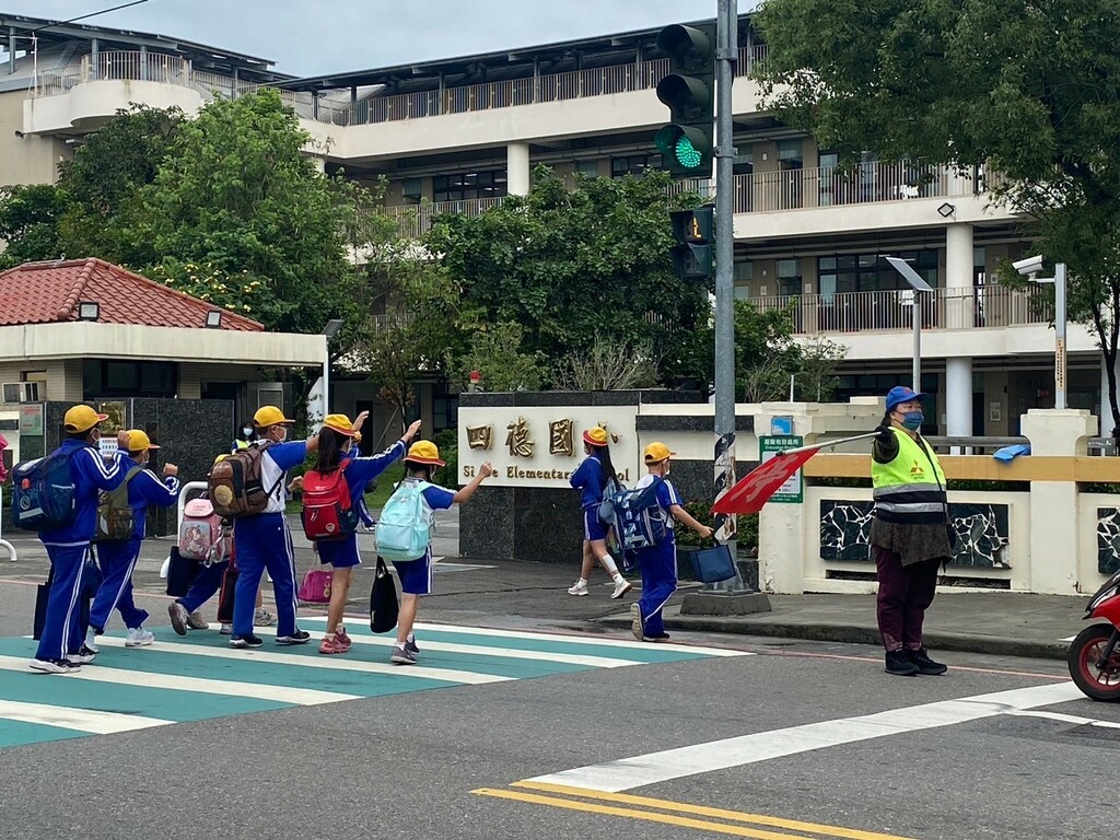 交通組維護學生路口安全（圖片2）