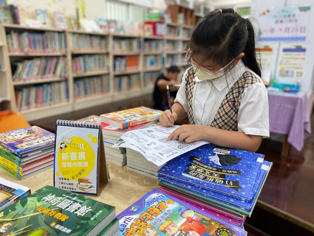 結合互動式學習單辦理主題新書展（圖片3）