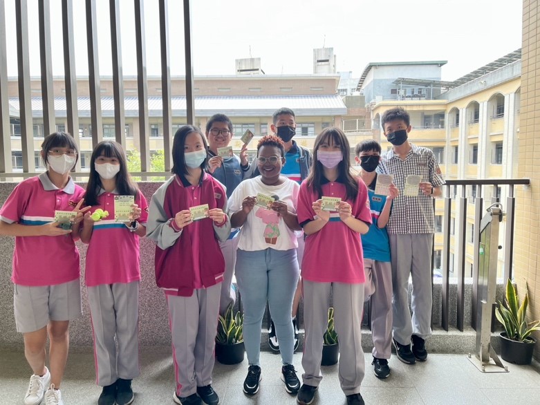 成功英雄卡：學生找外師完成任務後集點蓋章（圖片1）