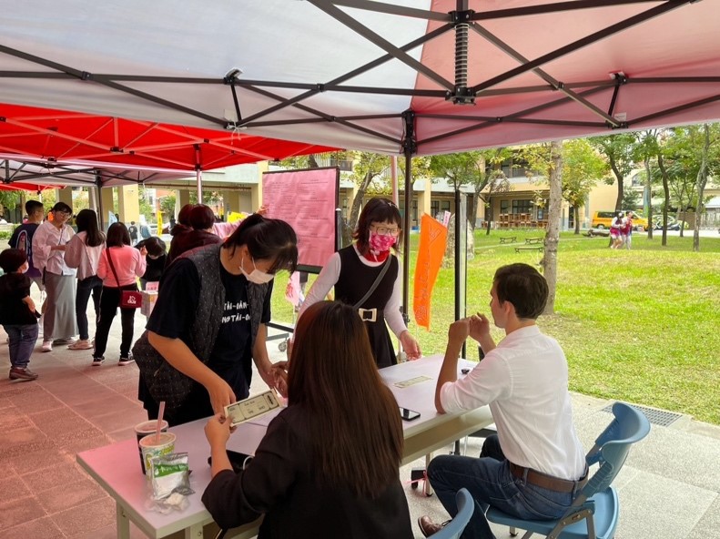 校慶園遊會：營造用英文與外師對話點餐的機會（圖片3）