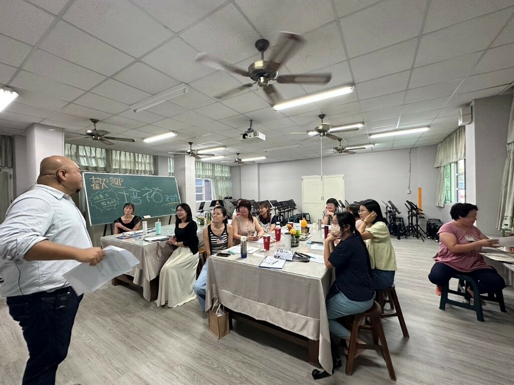 外聘專家講座，團體進修共促成長。（圖片4）