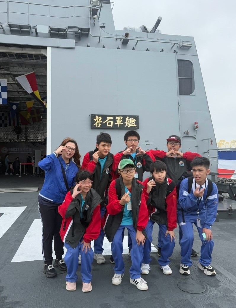 與磐石軍艦合影（圖片4）