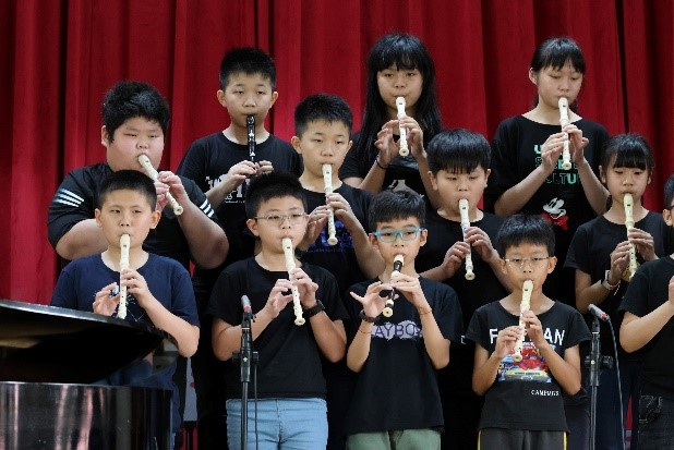 三年級直笛雖只學DO、MI、SO三個音，也能吹出有律動的音樂。（圖片4）