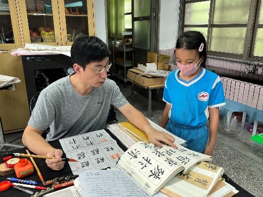 鼓勵孩子先從自己「喜歡的字體」開始