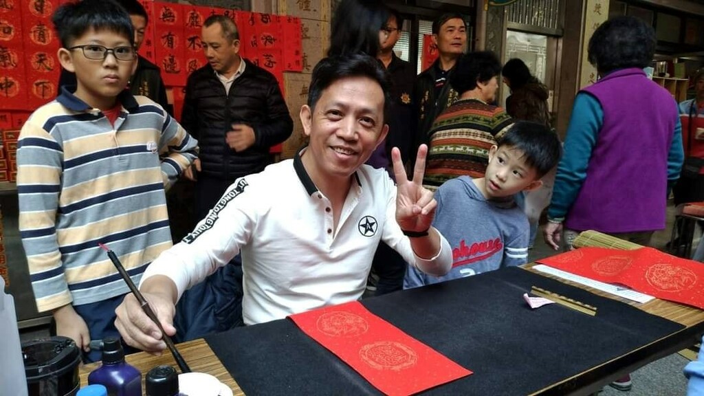 漫遊書海 墨墨耕耘－－施翔友老師（文章圖片）