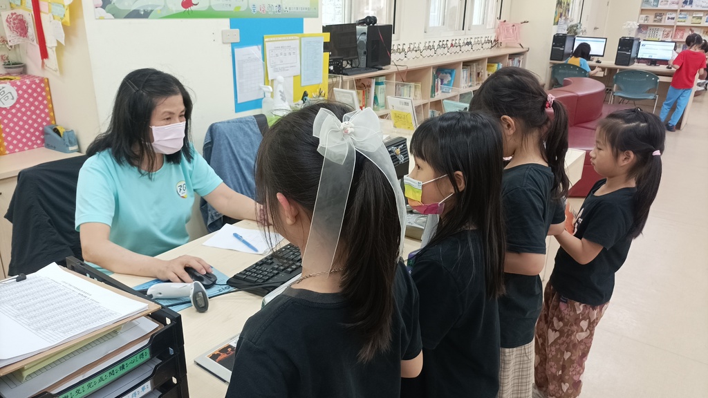 魏梅葉奶奶是圖書館最堅實的後盾（圖片2）