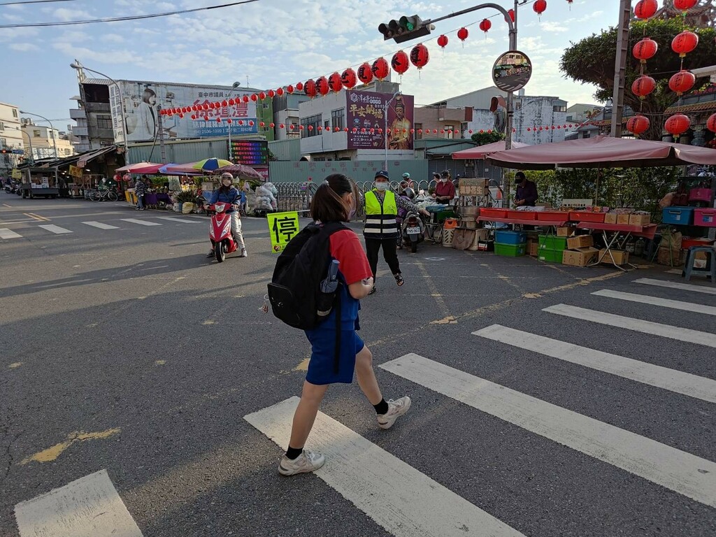 守護孩子平安上學，是美蘭阿姨認為很有價值的事情。（圖片2）