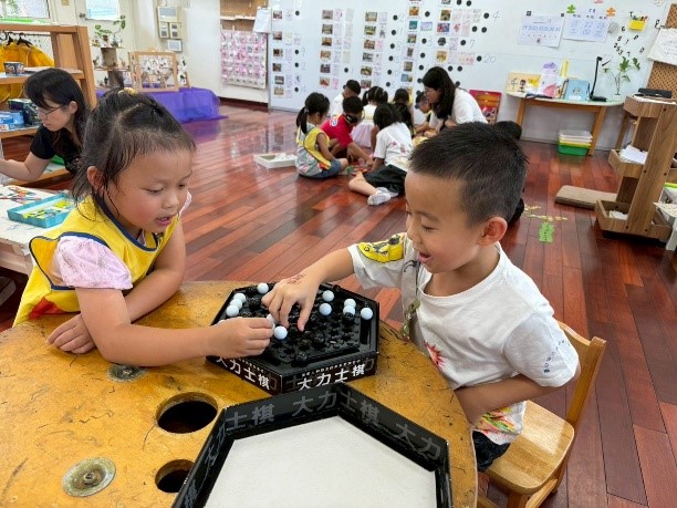 數學區——兩位大班孩子挑戰大力士棋（圖片8）