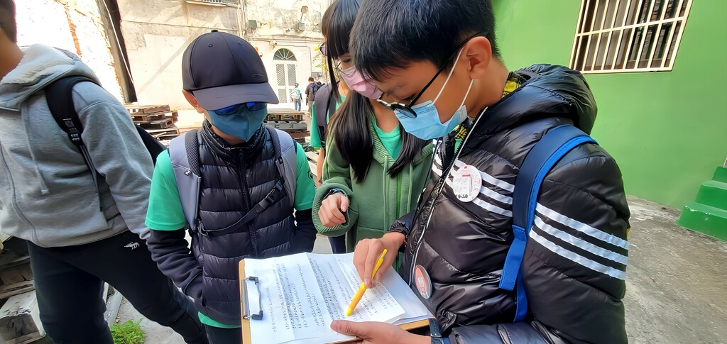 孩子們穿梭鹿港小鎮進行實境解謎（圖片1）