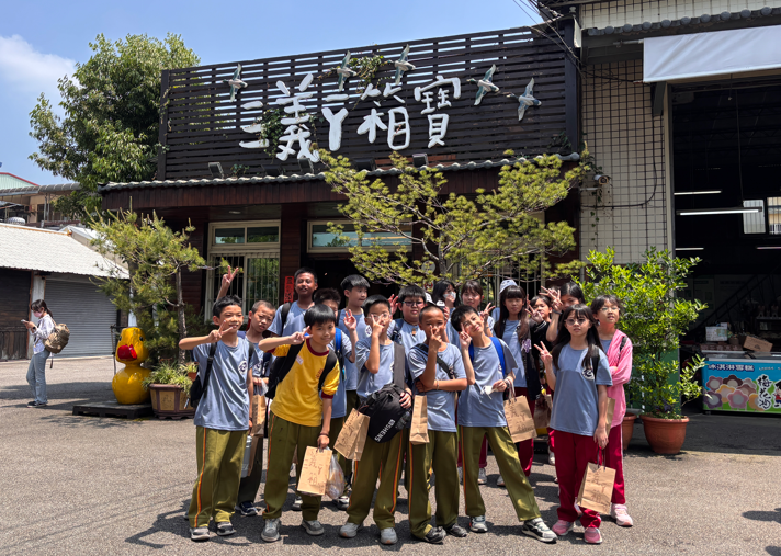 開心抵達「三義ㄧㄚ箱寶」（圖片2）