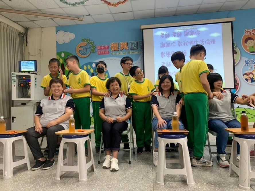 學生感謝志工們的付出，讓自己的學習路途更加豐富多彩。（圖片3）
