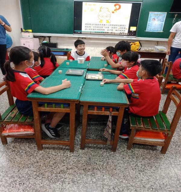學校午餐選用具產地可追溯的臺灣在地食材，讓國產豆奶走進校園。（圖片1）