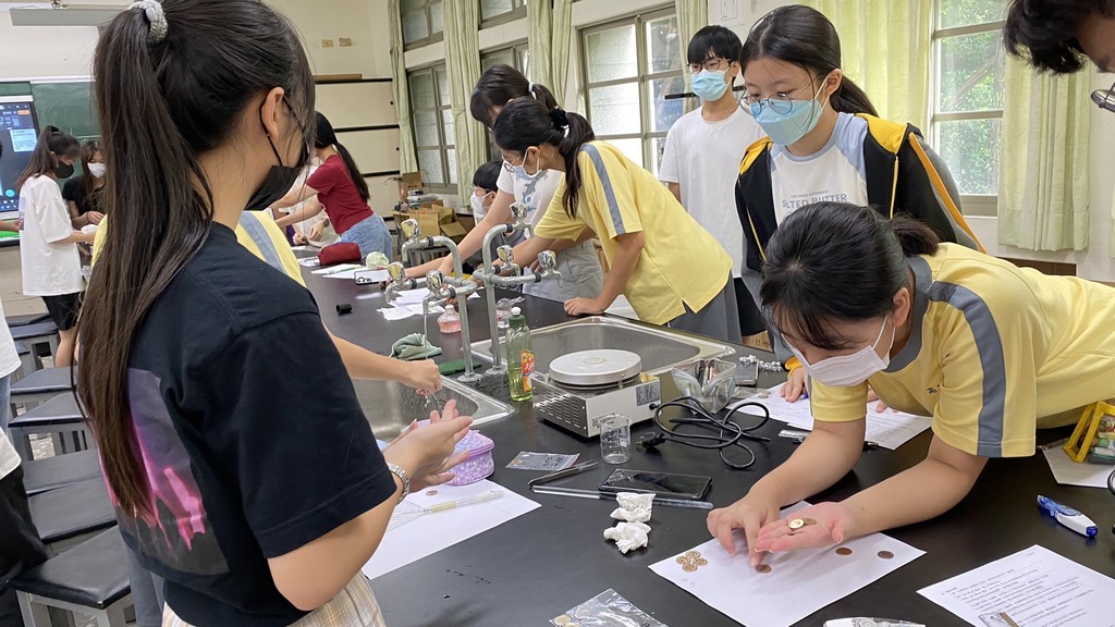 動手做實驗並記錄反思（圖片1）