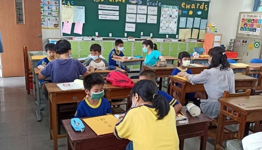 補救教學組協助指導學生（圖片4）