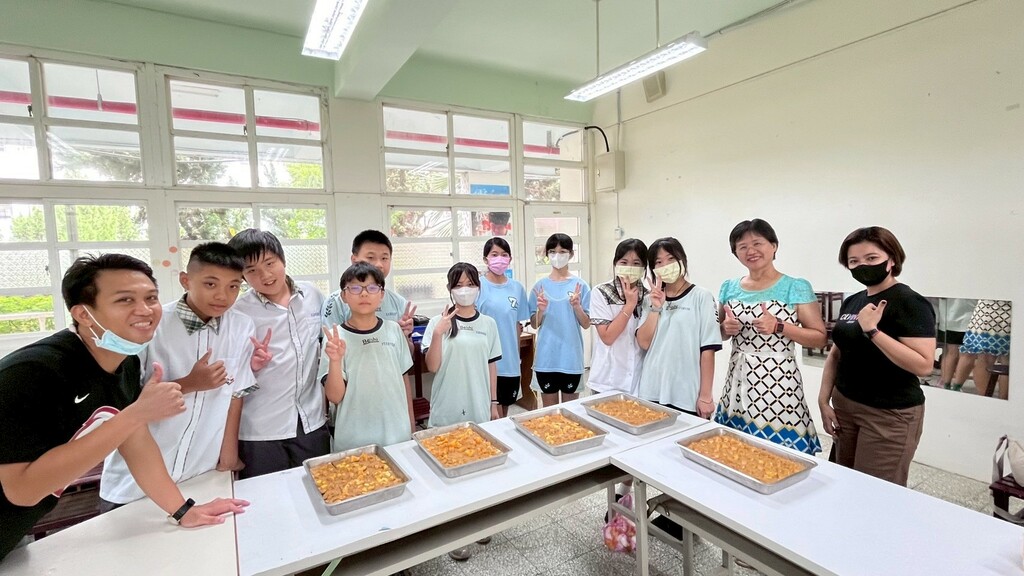 師生與菲式芒果提拉米蘇Mango Floaa href=