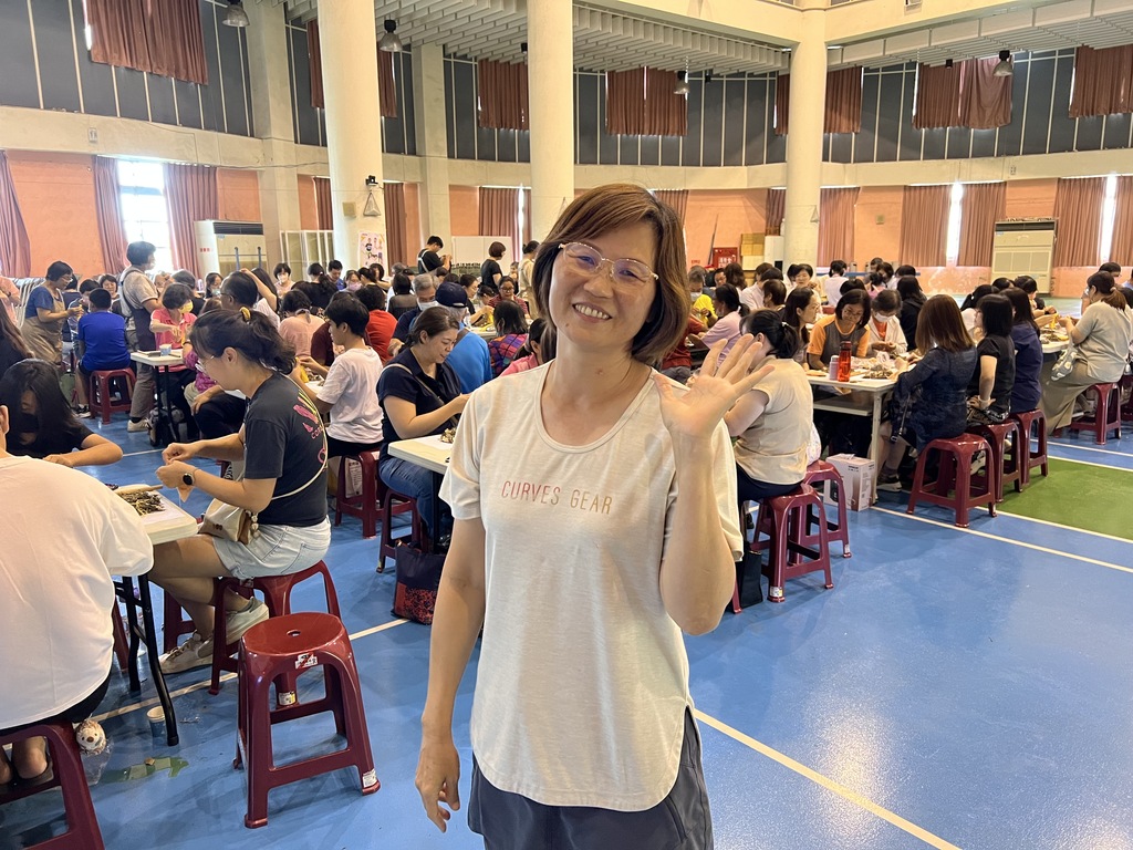 林瓊姿老師總是不遺餘力地協助辦理校內各項活動（圖片1）