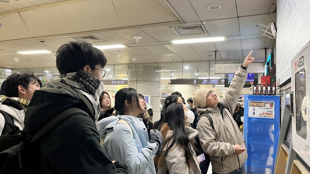 校長與學生們一同城市探索(圖片3)