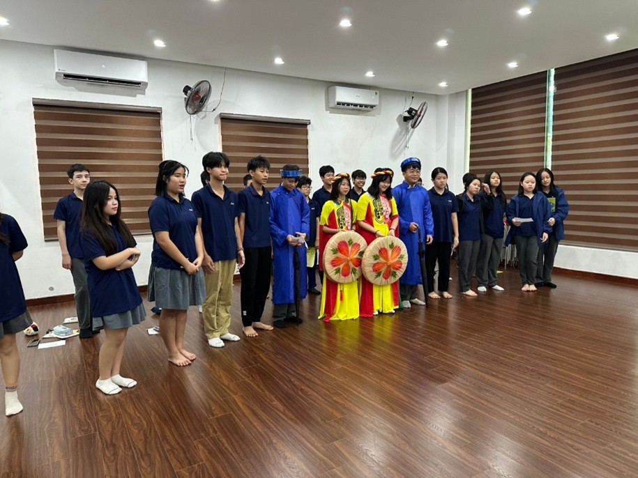 長億高中學生穿著越南傳統節慶服飾體驗(圖片3)