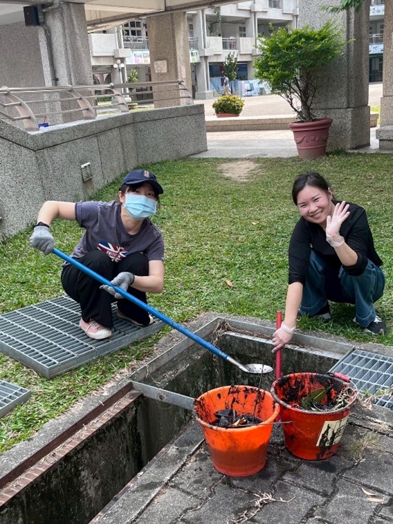 家長委員熱情投入清掃行動(圖片1)