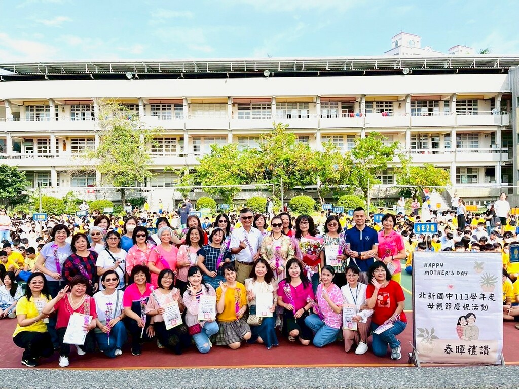 呂耀勳先生參與母親節春暉禮讚活動（圖片1）