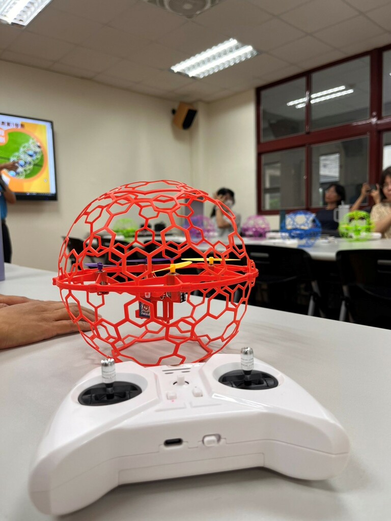 Happy Teacher's Day　竹仔坑國小無人機足球體驗課程（文章圖片）