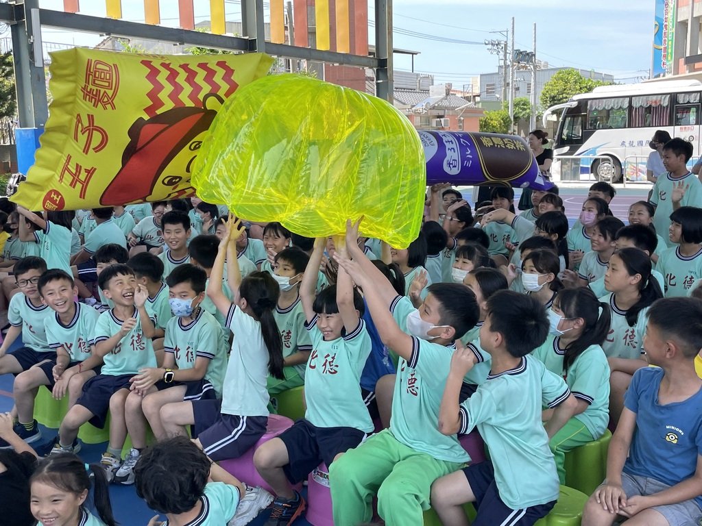 學生積極參與宣導活動（圖片1）