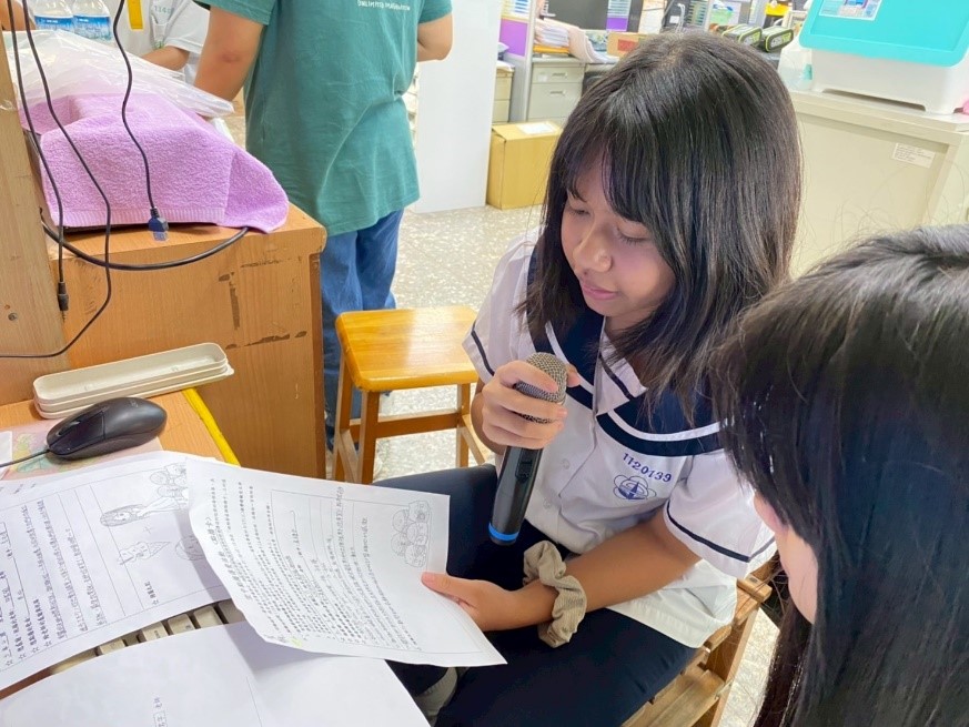 小DJ溫柔朗讀學生的心聲(圖片6)