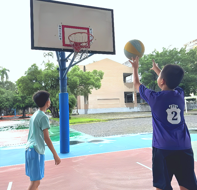 「分層投籃」課程,讓孩子開始享受運動的過程。(圖片1)