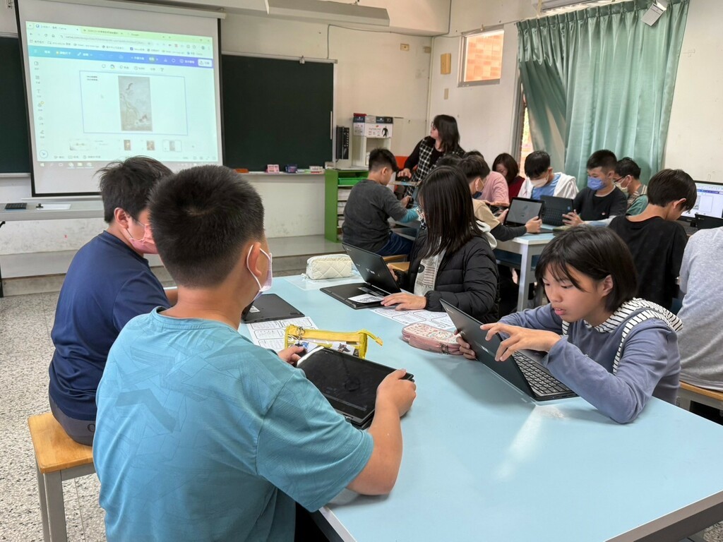 學生透過線上軟體的操作加深與作品的對話(圖片2)