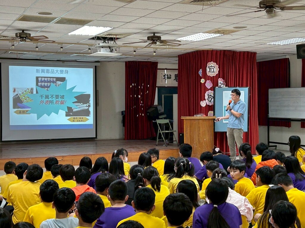 邀請專家進行專題講座（圖片2）