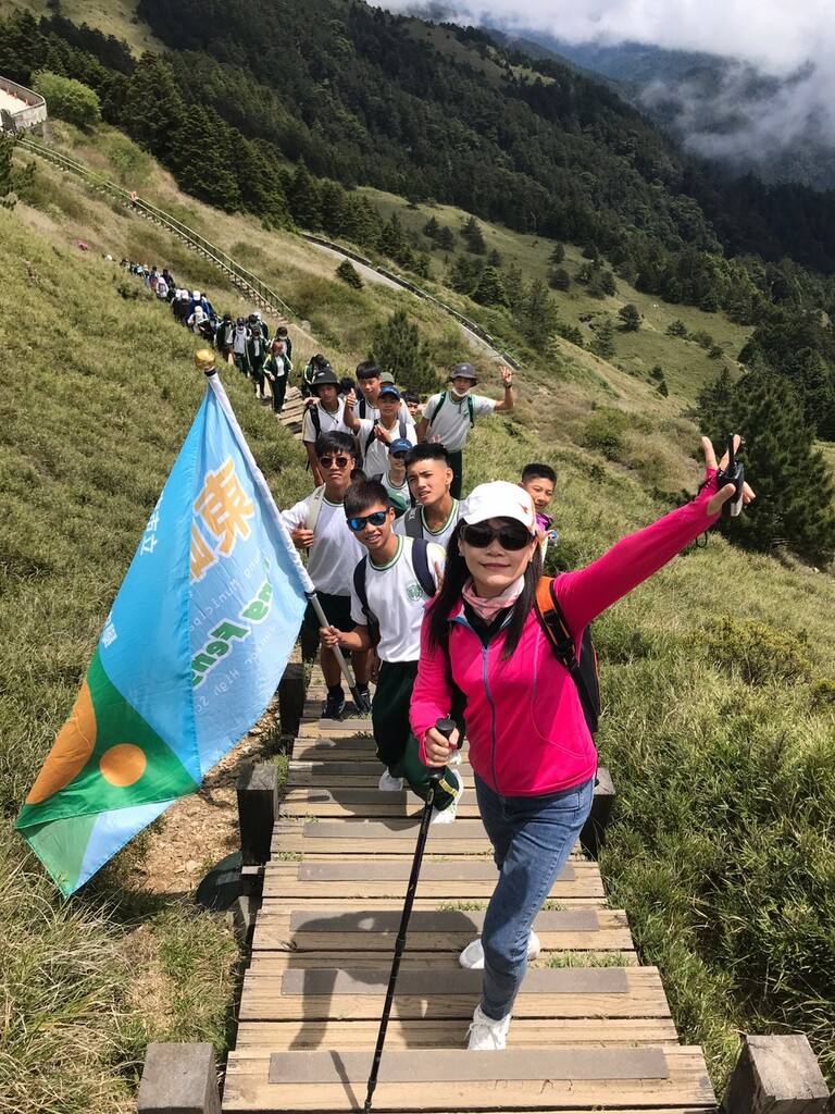 師長帶領東峰人跑出自信登上高峰（圖片4）