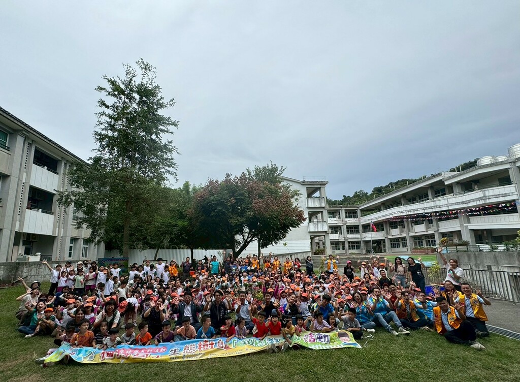 校園生態樹島建置活動大合照（圖片1）