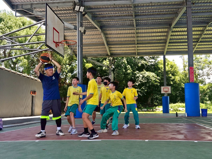 校長帶頭示範 師生齊運動(圖片4)