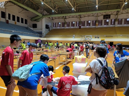 亮君老師和孩子一起並肩作戰（圖片2）