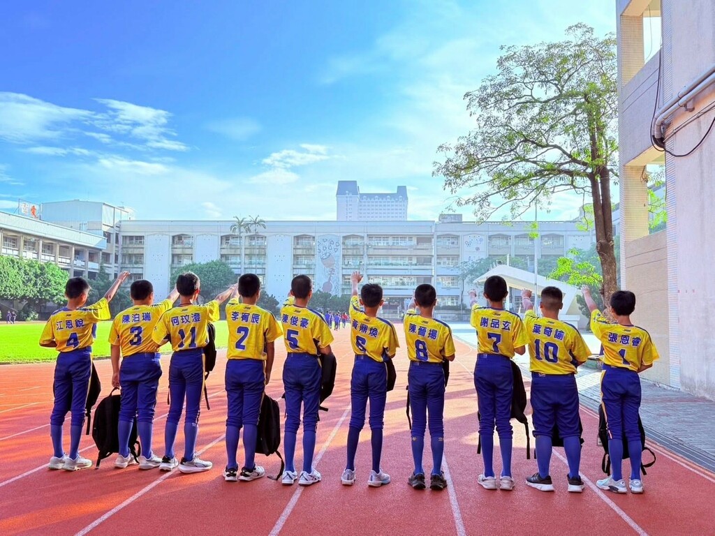 棒球校隊晨操開啟忠孝活力的一天（圖片1）