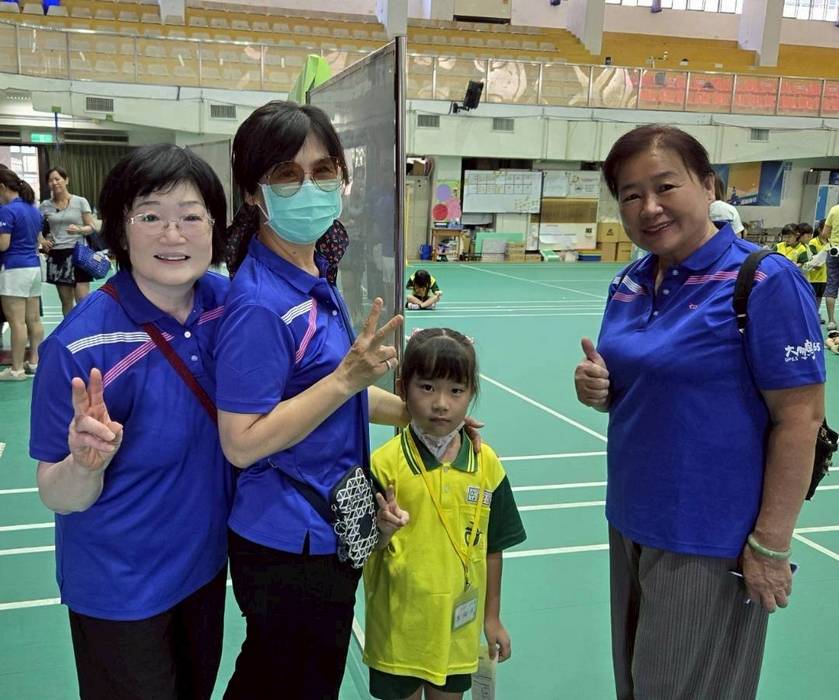 志工協助小一心電圖檢查（圖片1）