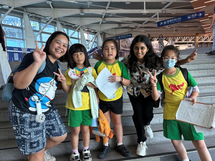 Jay溫暖的笑容，讓孩子愛上英語。（圖片3）