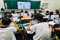 學生利用電子載具自主學習（圖片8）