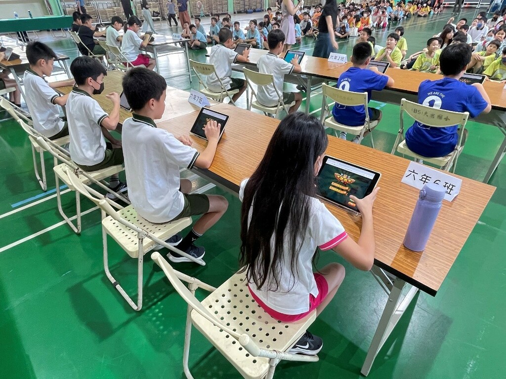 結合平板的沉浸式學習，讓學生對法律更有感。（圖片3）