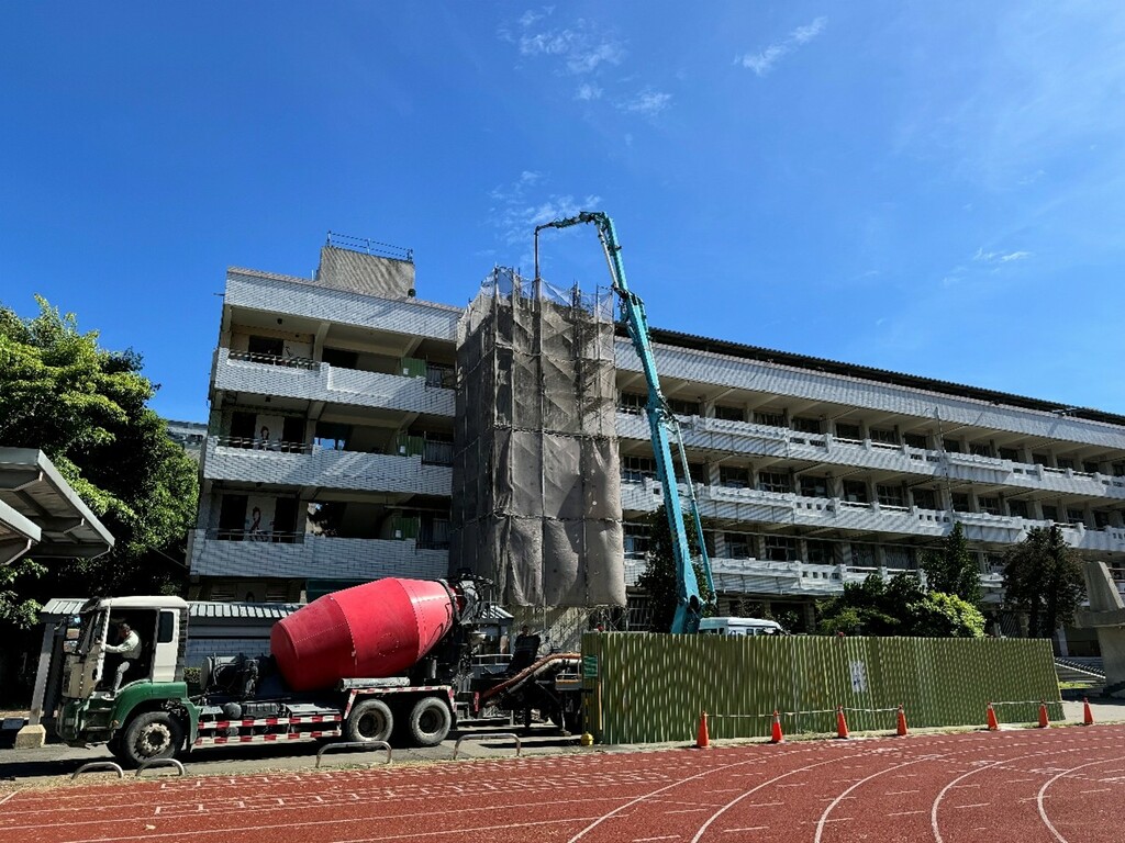 無障礙電梯施工中（圖片1）